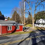 Pocono Farmhouse - Fully Renovated 1881 Home