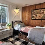 Pocono Farmhouse - Fully Renovated 1881 Home