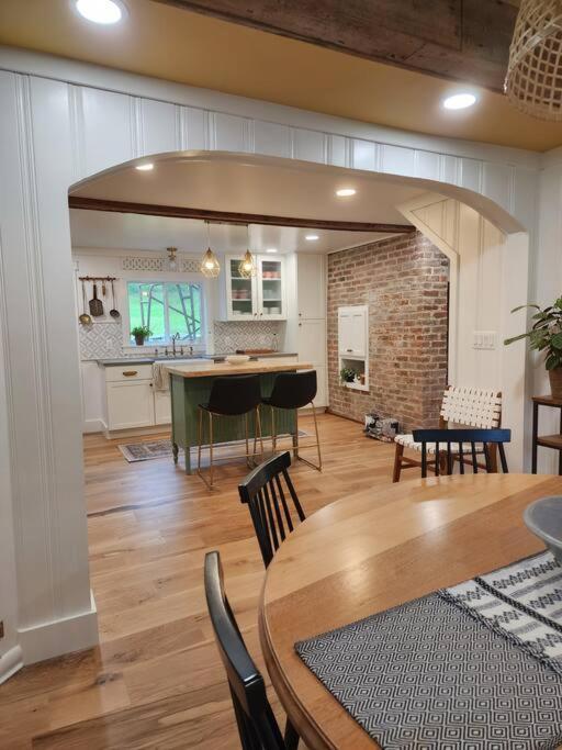 Pocono - Fully Renovated 1881 Holiday home Saylorsburg