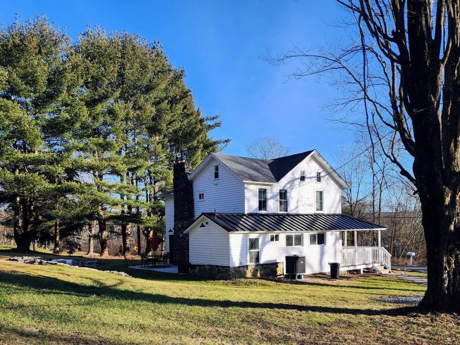 Pocono - Fully Renovated 1881 Holiday home